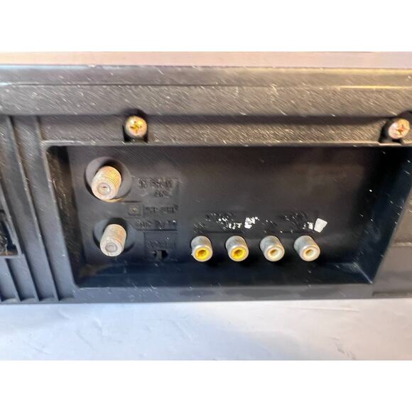 Quasar Video Cassette Recorder VHS VCR VH220 No Remote - Picture 8 of 10